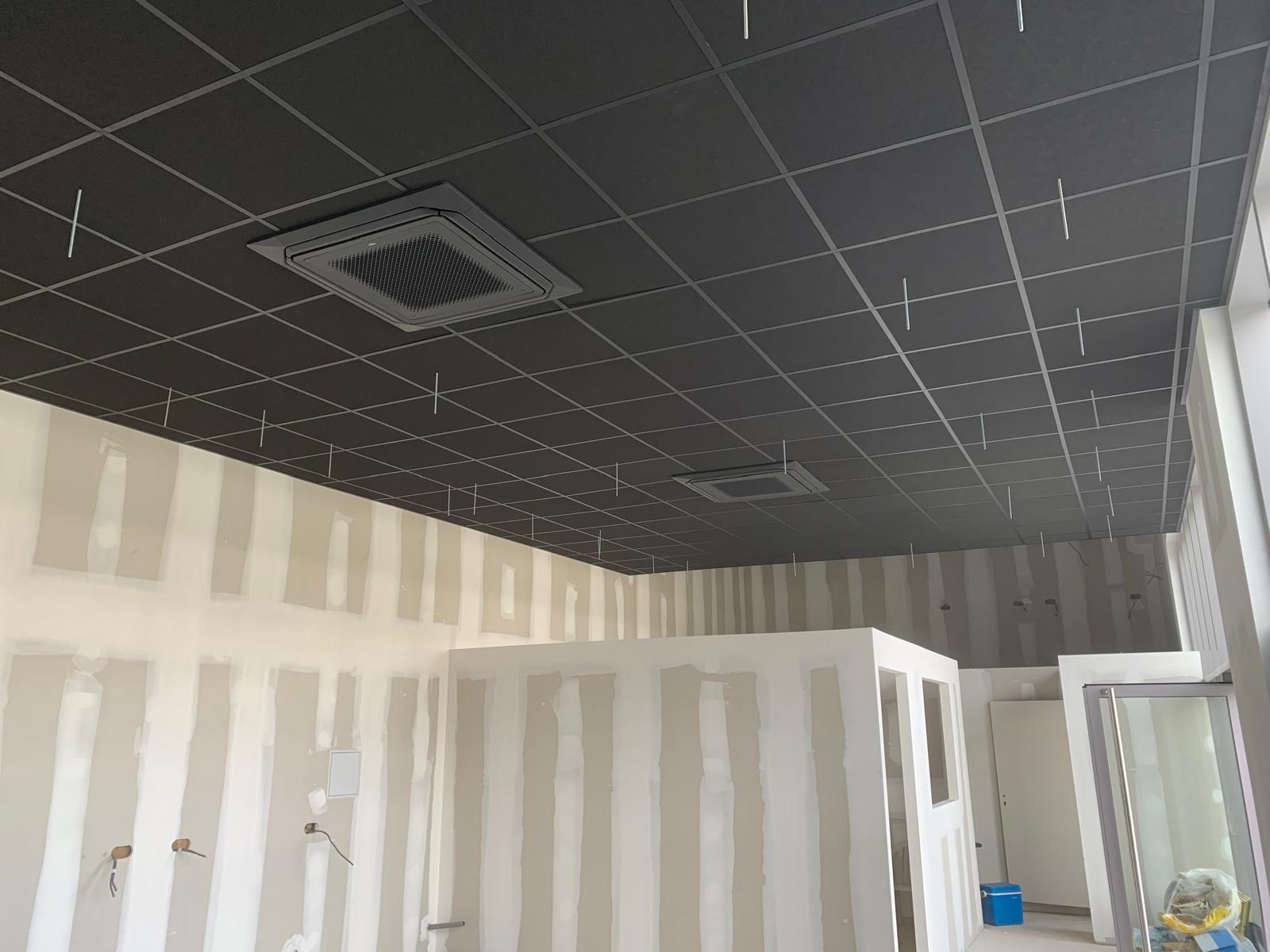 Aménagement du plafond et des cloisons d'un salon de coiffure à Bordeaux