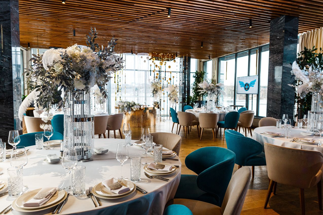 plafond en latte de bois avec absorption acoustique à Bordeaux