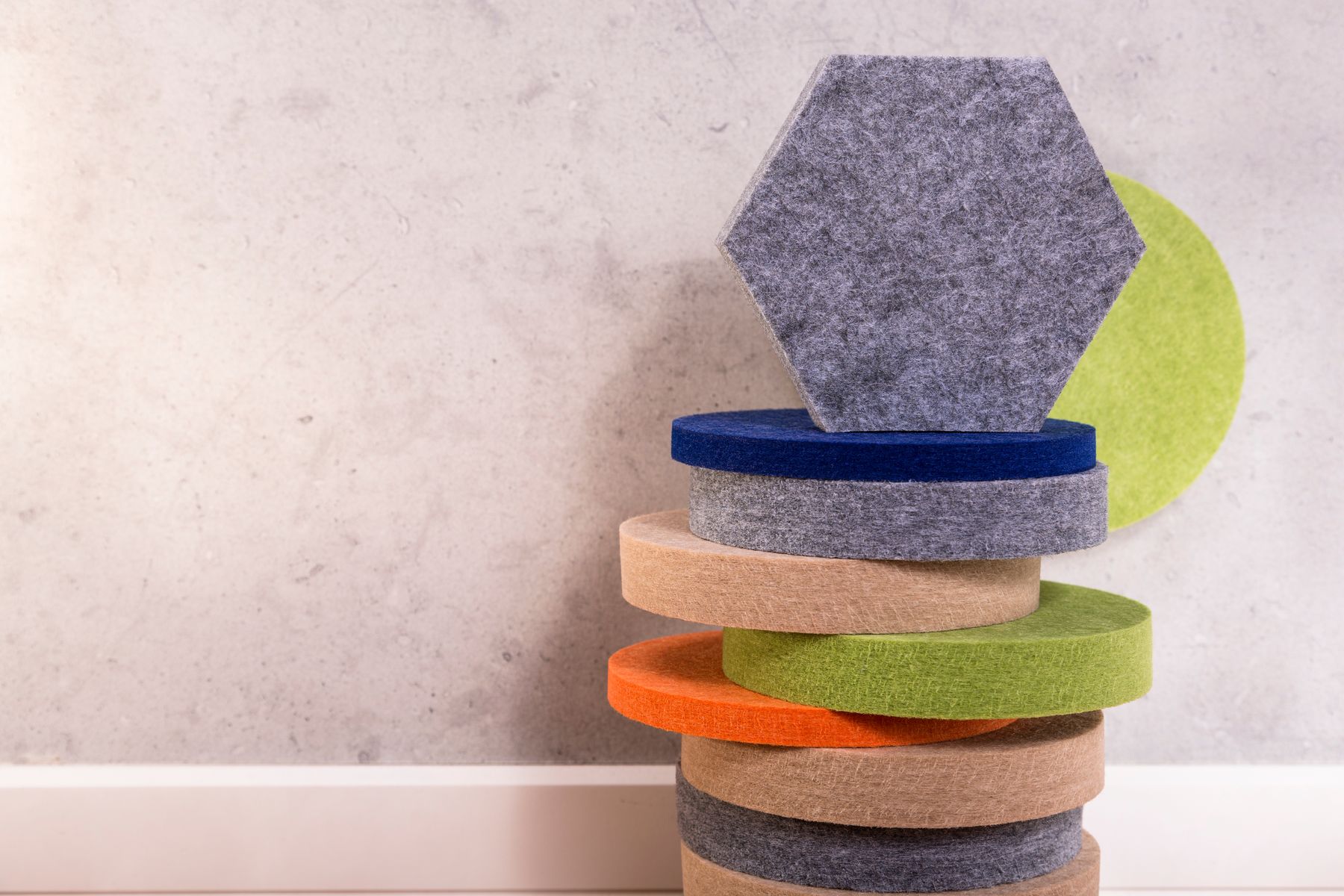 Traitement acoustique à Pessac : diagnostic, conception et pose soignée.