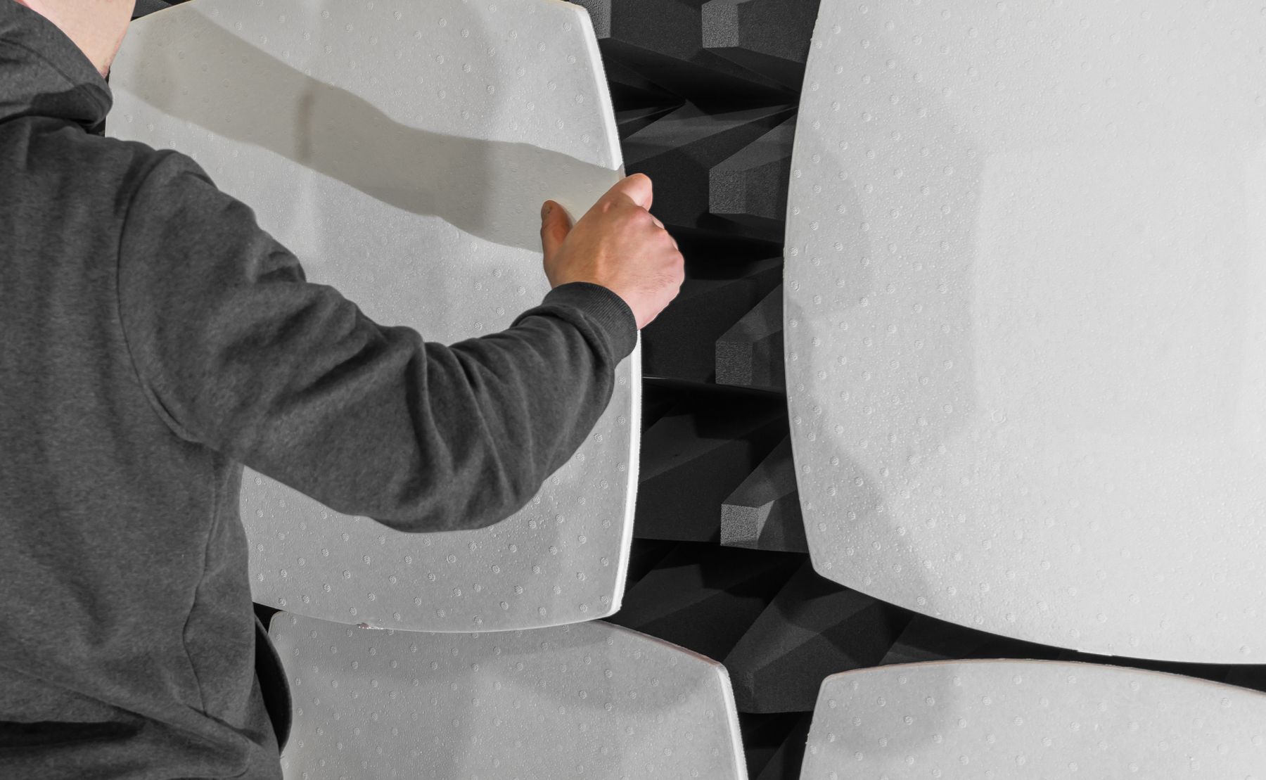 Diagnostic acoustique à Mérignac : analyse de la réverbération et préconisations sur mesure.