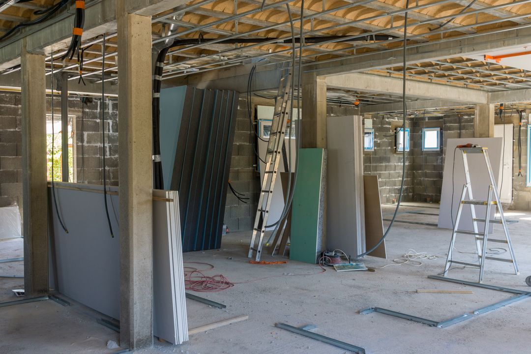 Mise en place des cloisons placo pour l’aménagement intérieur d’une maison neuve