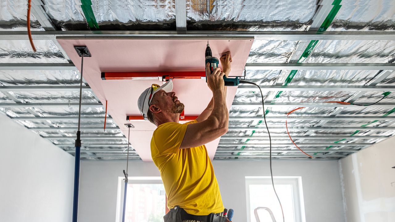 Installation de plafond placo coupe-feu dans un restaurant à Bordeaux – Acoustiques Solutions