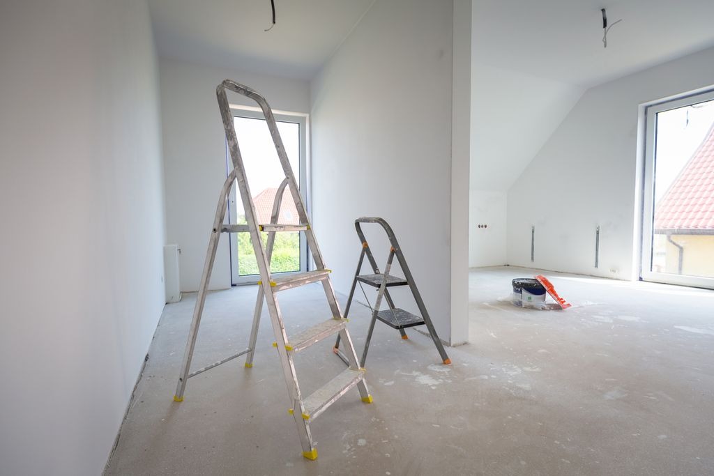 Chantier renovation pose echelle placo Montussan