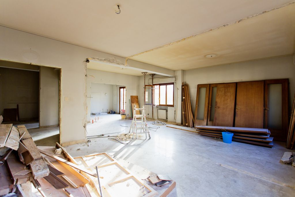 Pièce dégagée après démolition, prête pour la reconstruction en Gironde